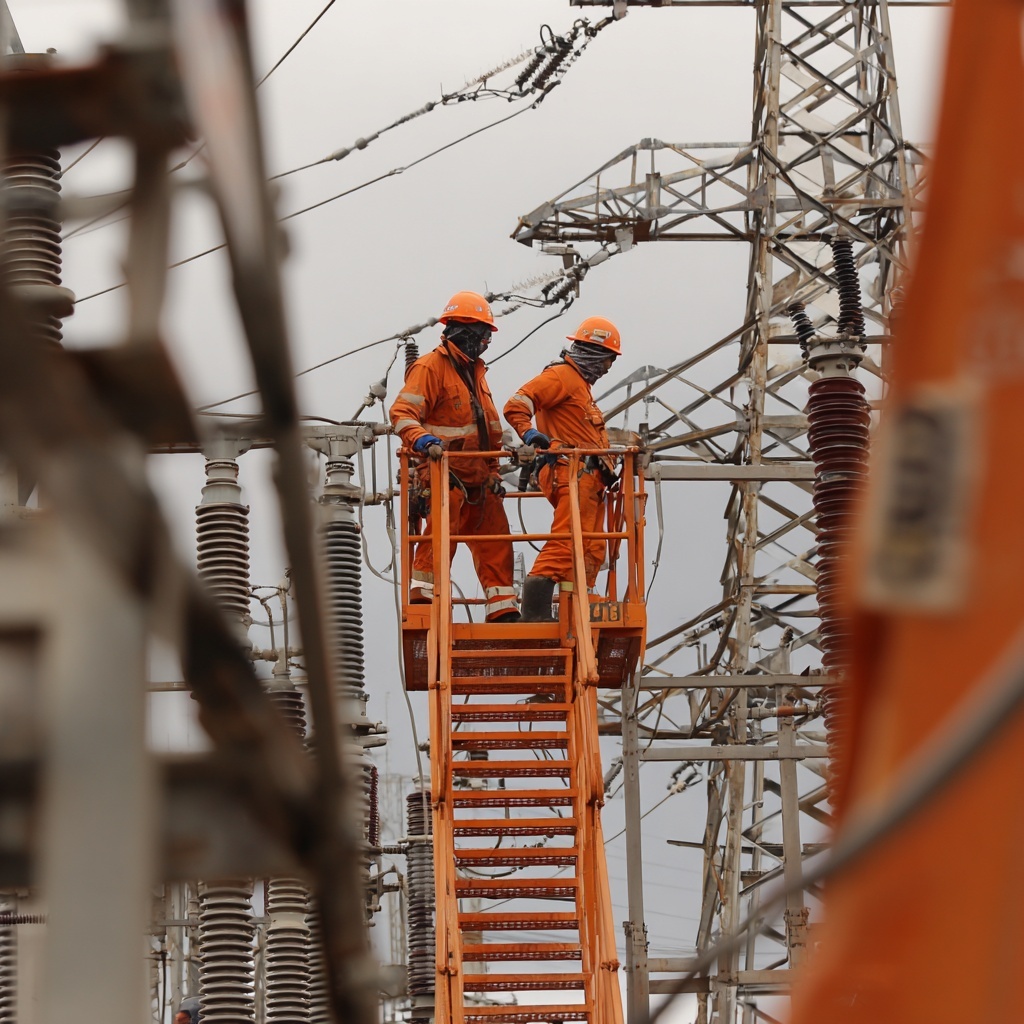 Manutenção de torres de transmissão energizadas